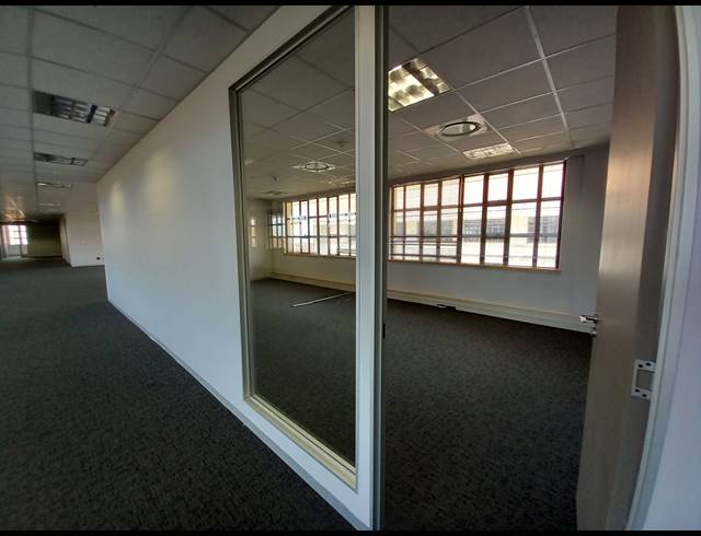 780M² OFFICE TO LET IN BRYANSTON